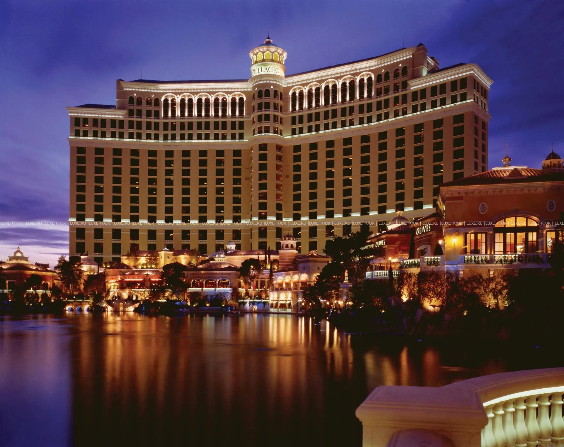 Casino-resort evening meeting place in a welcoming hotel lounge